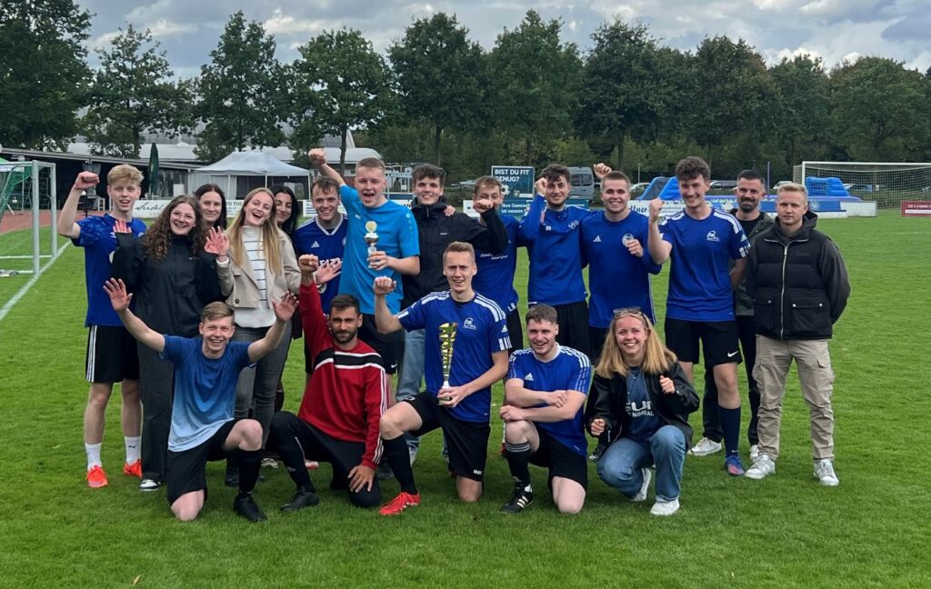 Die Siegermannschaft jubelt